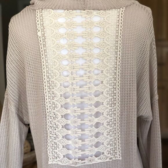 FREE SHIPPING Lace Detailed Hooded Top - Picture 5 of 5